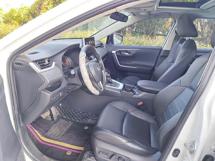 Фото 4 - Toyota Wildlander