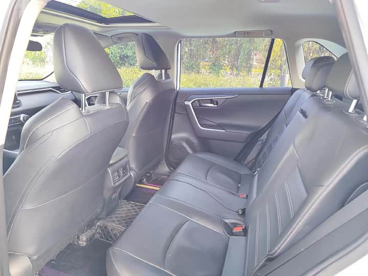 Фото 6 - Toyota Wildlander