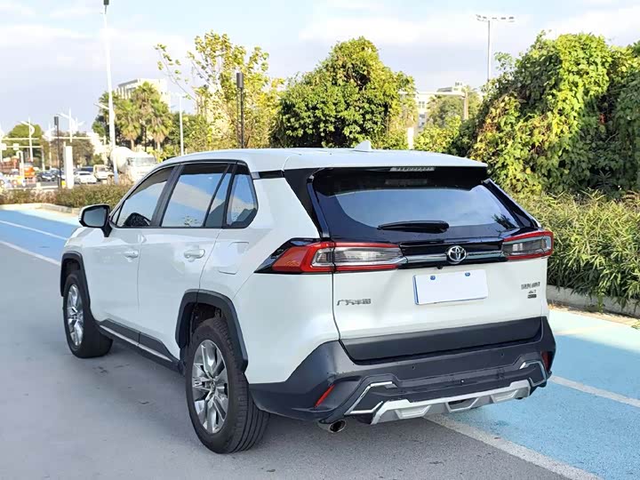 Фото 7 - Toyota Wildlander