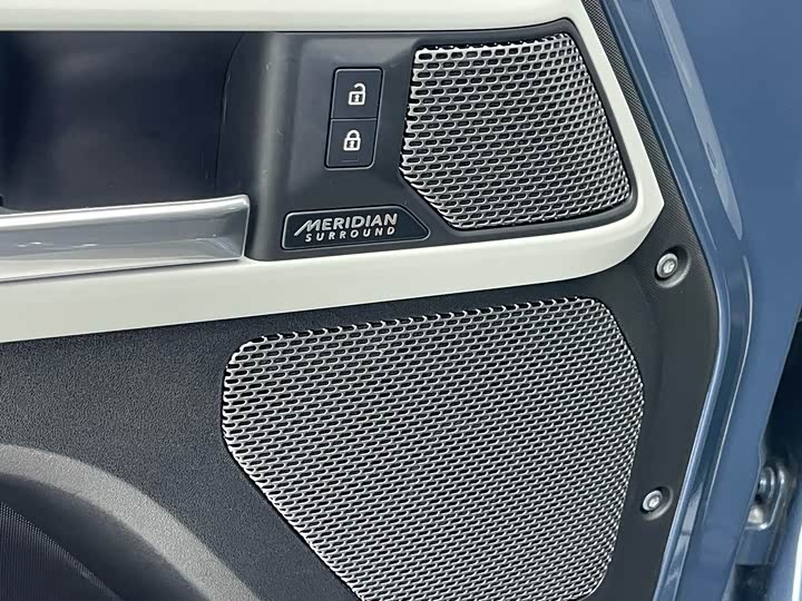 Фото 6 - Land Rover Defender