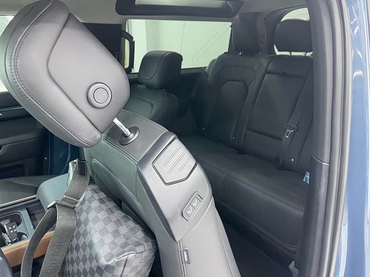 Фото 7 - Land Rover Defender