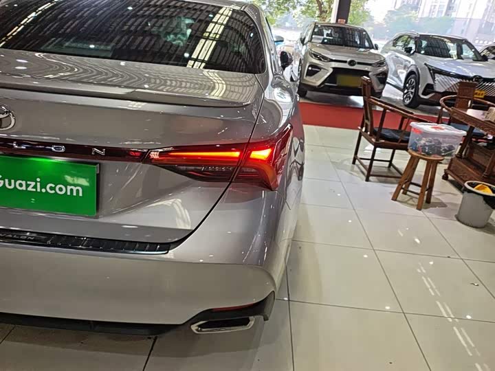 Фото 8 - Toyota Avalon