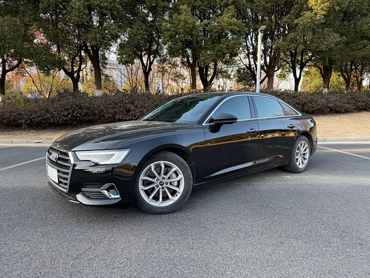 Фото 1 - Audi A6L