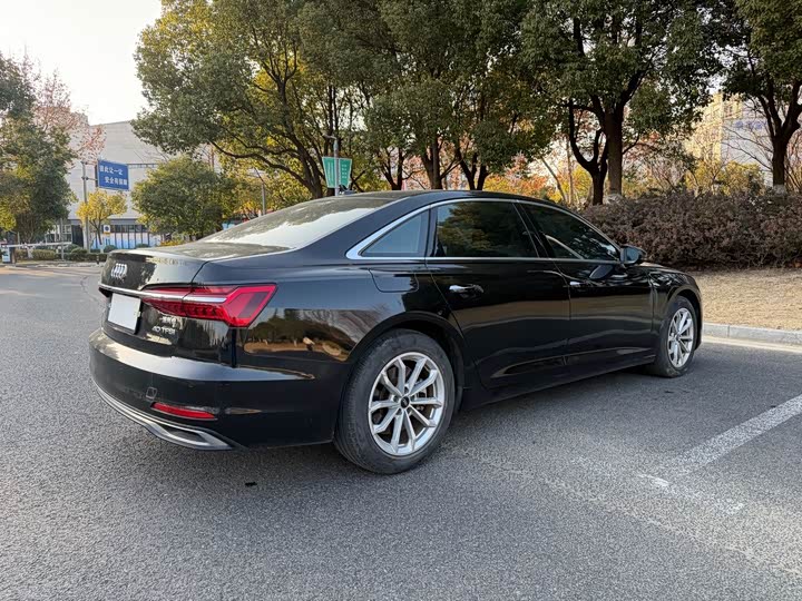 Фото 9 - Audi A6L