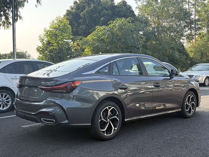 Фото 6 - MG Motor 5