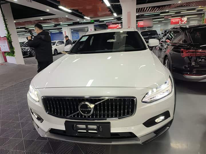 Фото 3 - Volvo V90