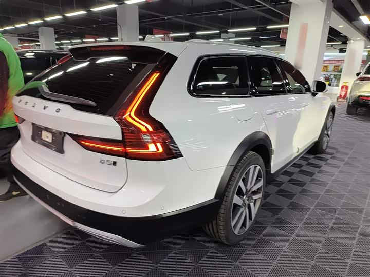 Фото 7 - Volvo V90