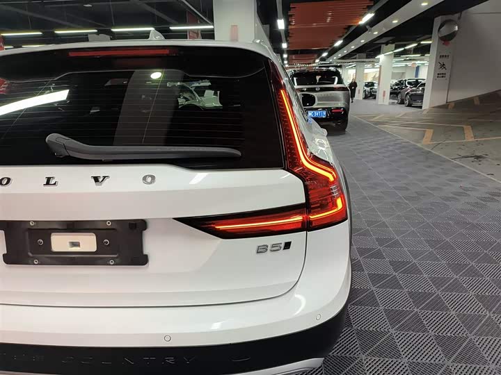 Фото 8 - Volvo V90