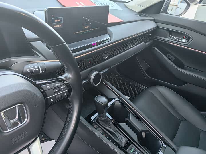 Фото 4 - Honda Accord