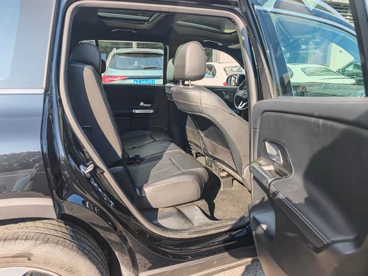 Фото 6 - Mercedes-Benz GLB-Class