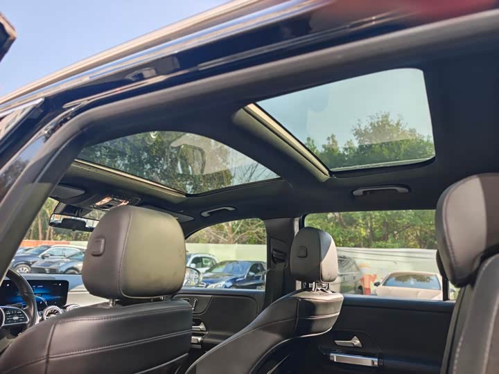 Фото 8 - Mercedes-Benz GLB-Class