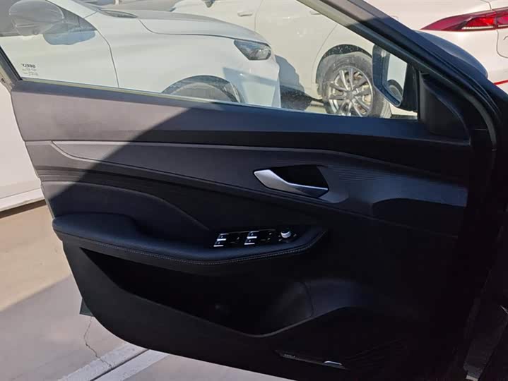 Фото 7 - Geely Binrui