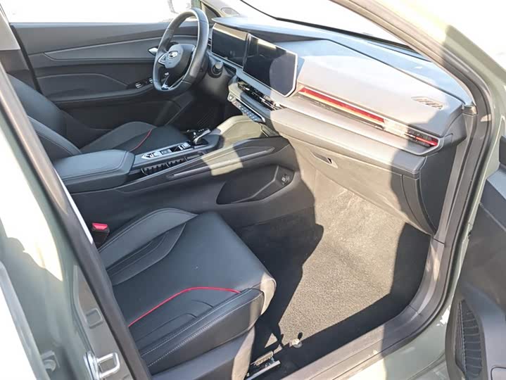 Фото 8 - Geely Binrui