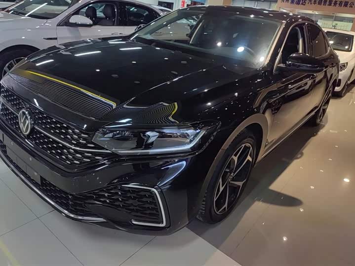 Фото 1 - Volkswagen Passat