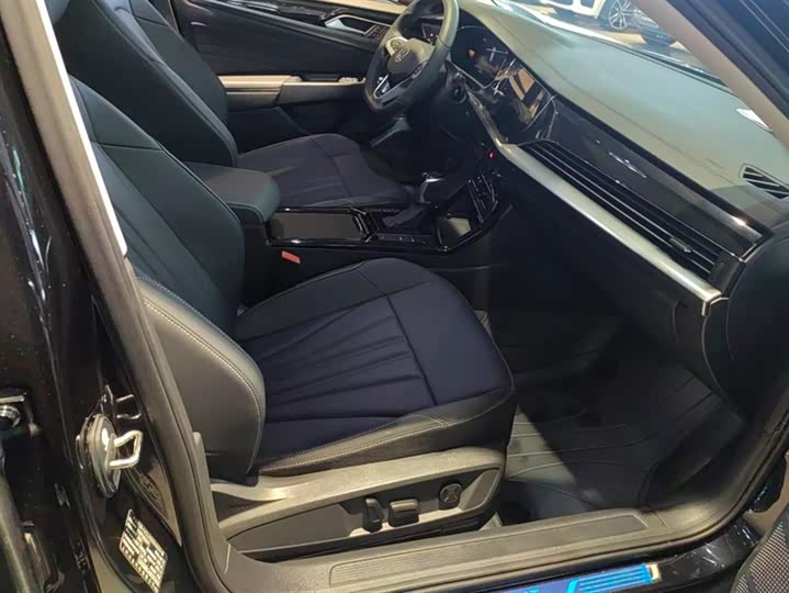 Фото 8 - Volkswagen Passat