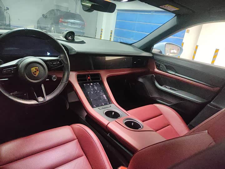 Фото 7 - Porsche Taycan