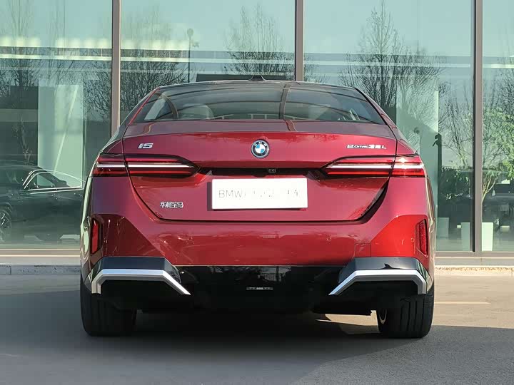 Фото 7 - BMW i5