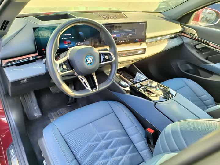 Фото 8 - BMW i5