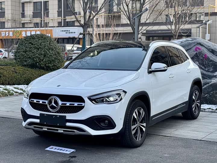 Фото 1 - Mercedes-Benz GLA-Class