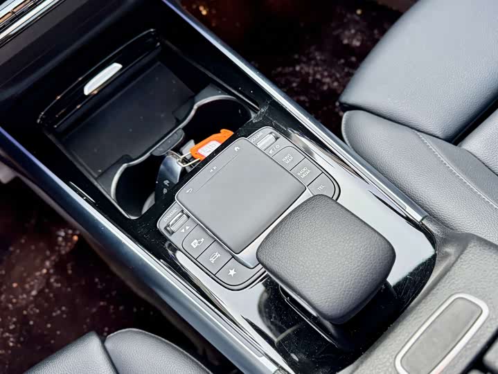 Фото 9 - Mercedes-Benz GLA-Class