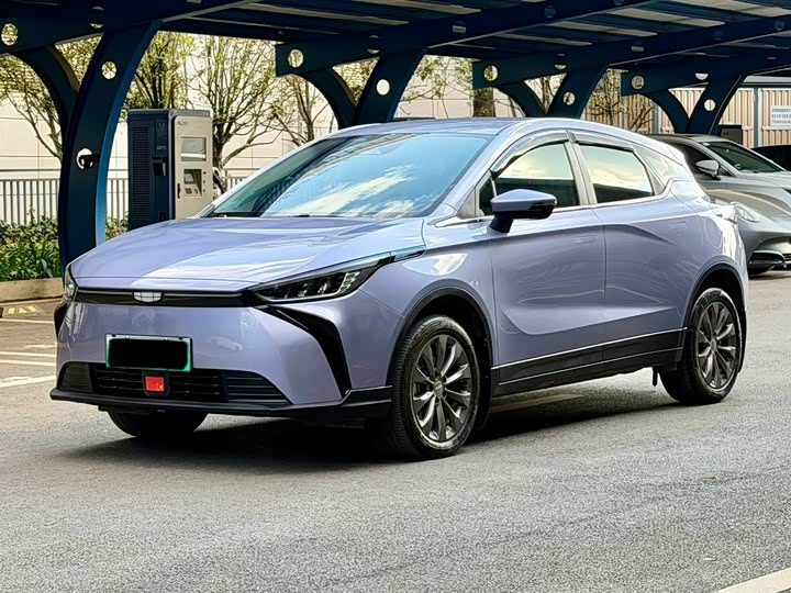 Фото 1 - Geely Geometry M6