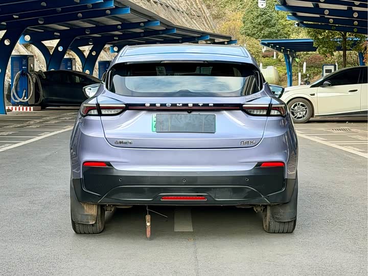 Фото 5 - Geely Geometry M6