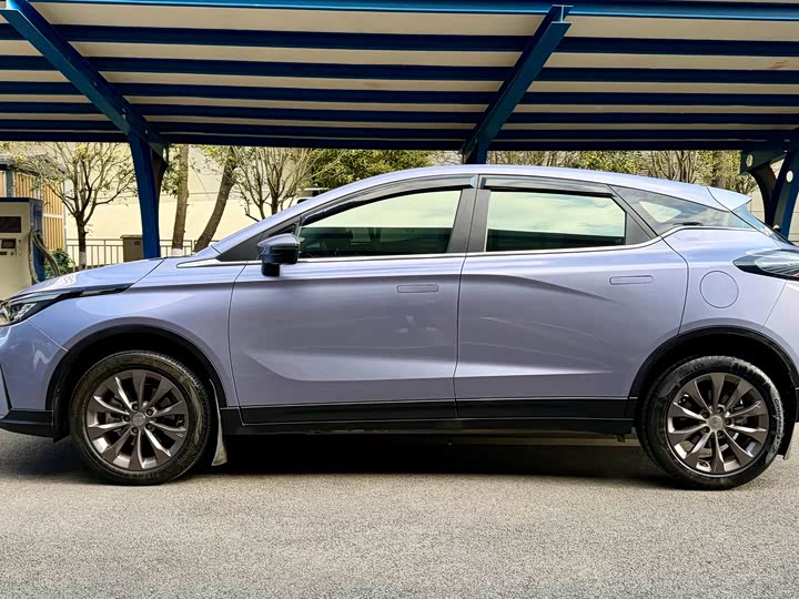 Фото 7 - Geely Geometry M6