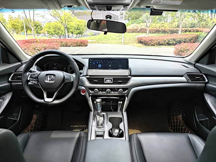 Фото 4 - Honda Accord