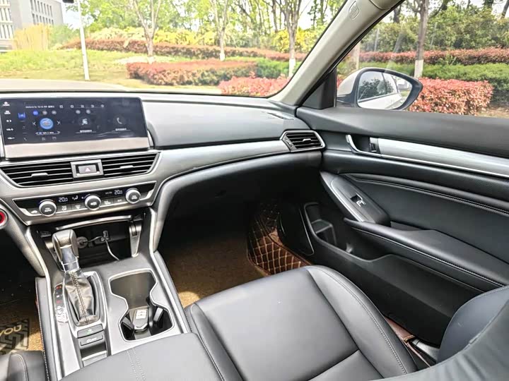 Фото 7 - Honda Accord