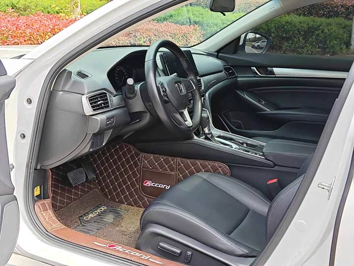 Фото 8 - Honda Accord