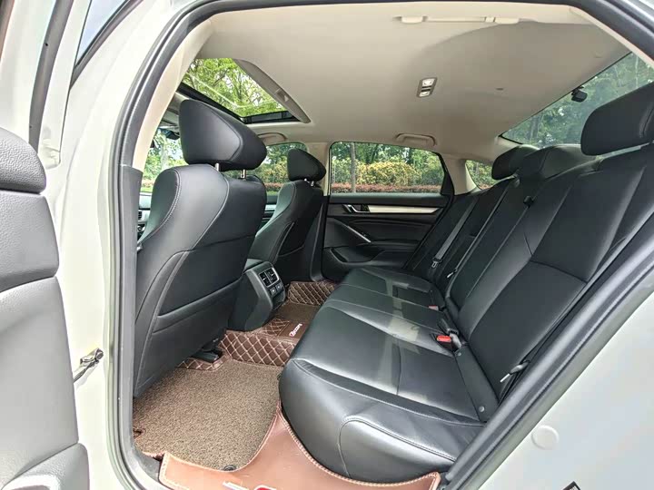 Фото 9 - Honda Accord