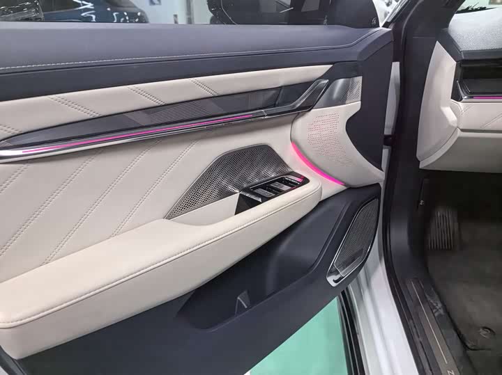 Фото 7 - Zeekr 001