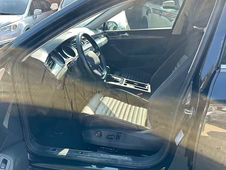 Фото 4 - Volkswagen Magotan