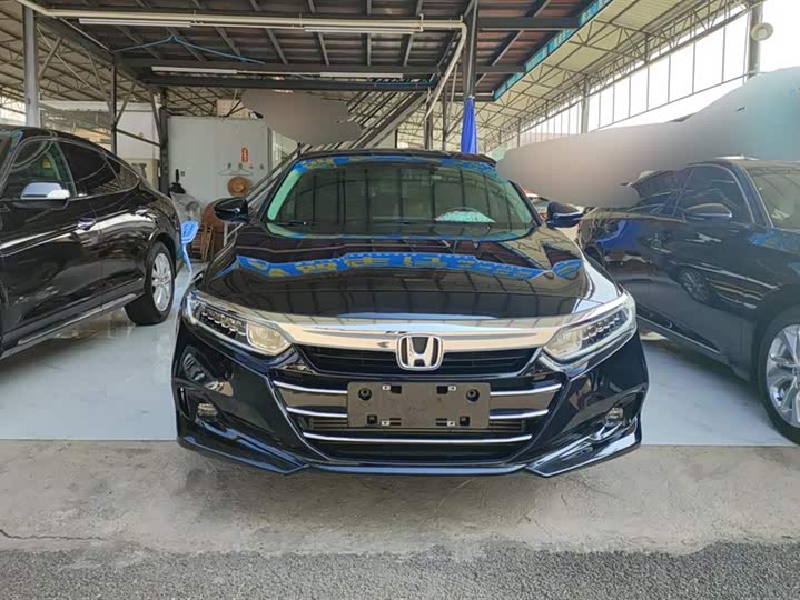 Фото 2 - Honda Accord