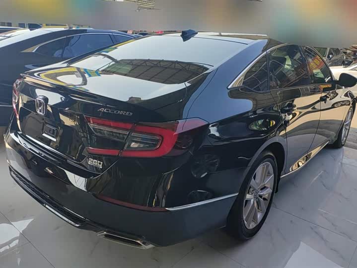 Фото 3 - Honda Accord