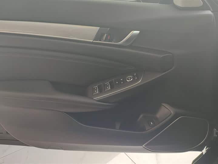 Фото 7 - Honda Accord