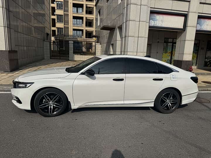 Фото 3 - Honda Accord