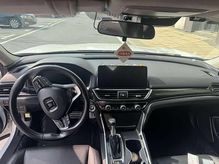 Фото 4 - Honda Accord