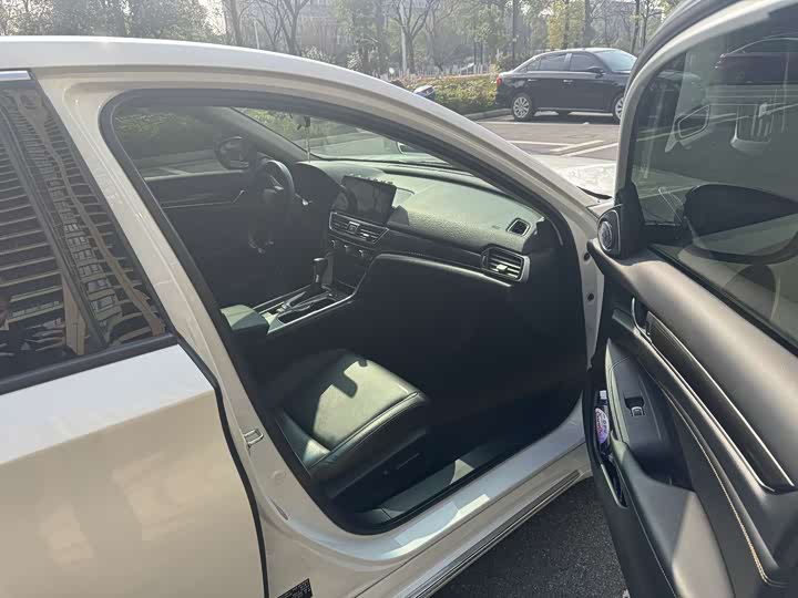 Фото 6 - Honda Accord