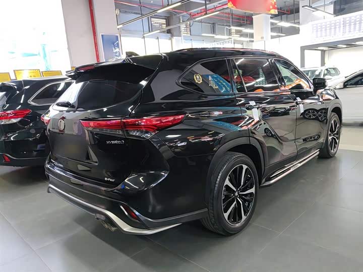 Фото 7 - Toyota Crown Kluger