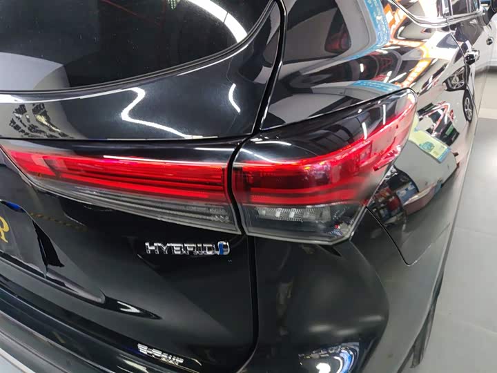 Фото 8 - Toyota Crown Kluger