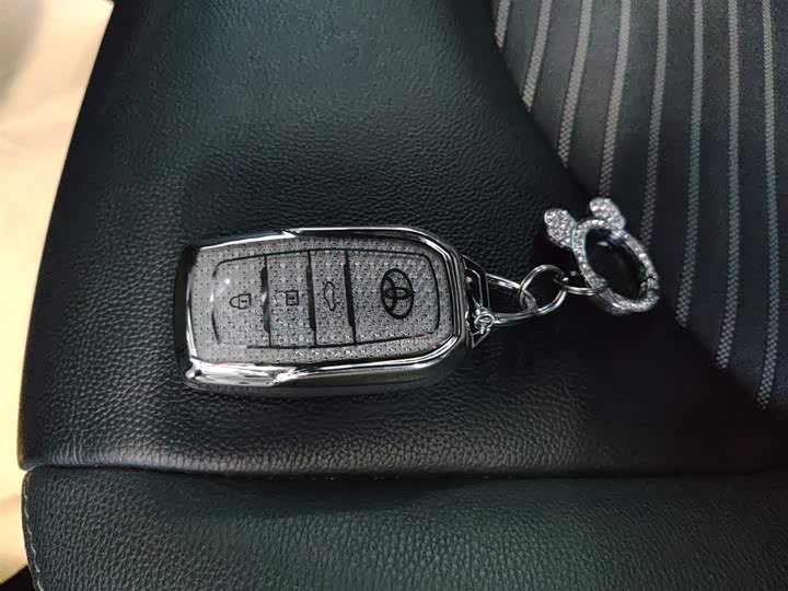 Фото 9 - Toyota Crown Kluger