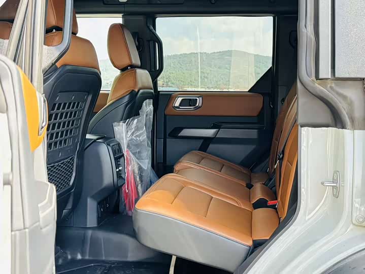 Фото 8 - Ford Bronco