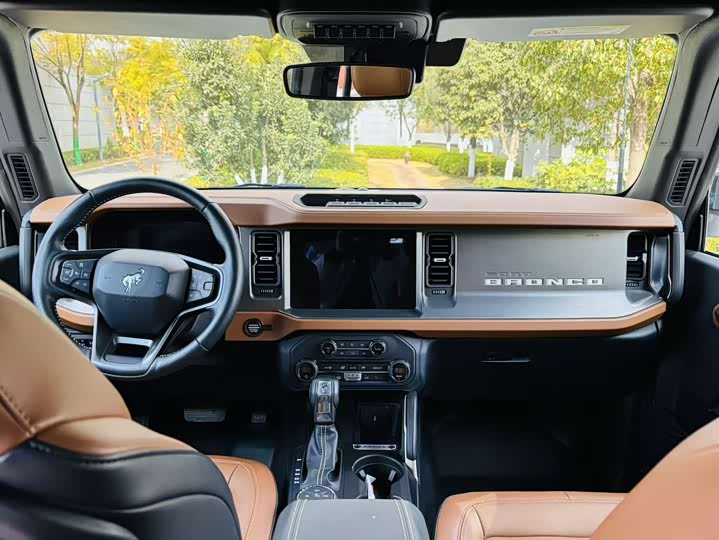 Фото 9 - Ford Bronco