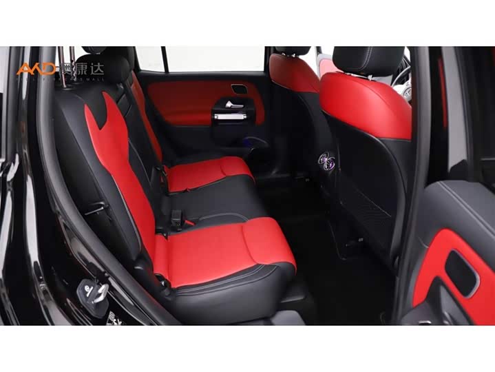 Фото 8 - Mercedes-Benz GLB-Class AMG