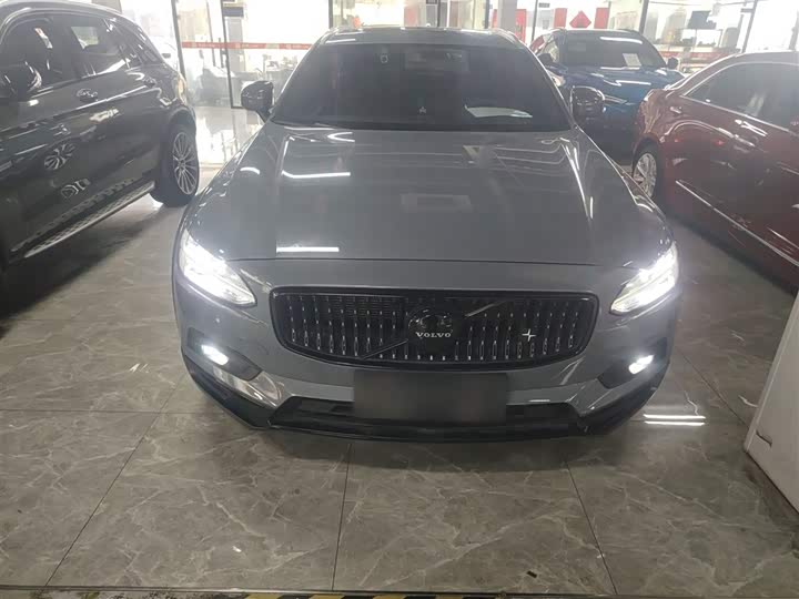 Фото 3 - Volvo V90