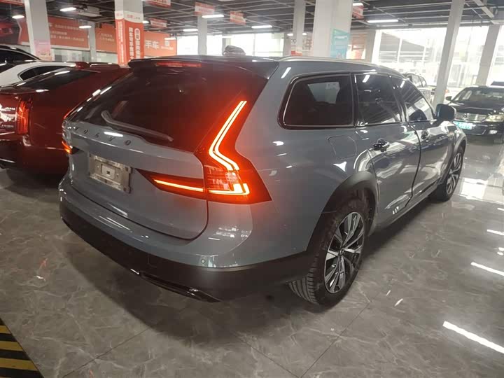 Фото 7 - Volvo V90