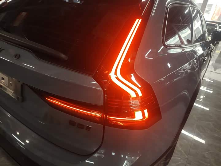 Фото 8 - Volvo V90