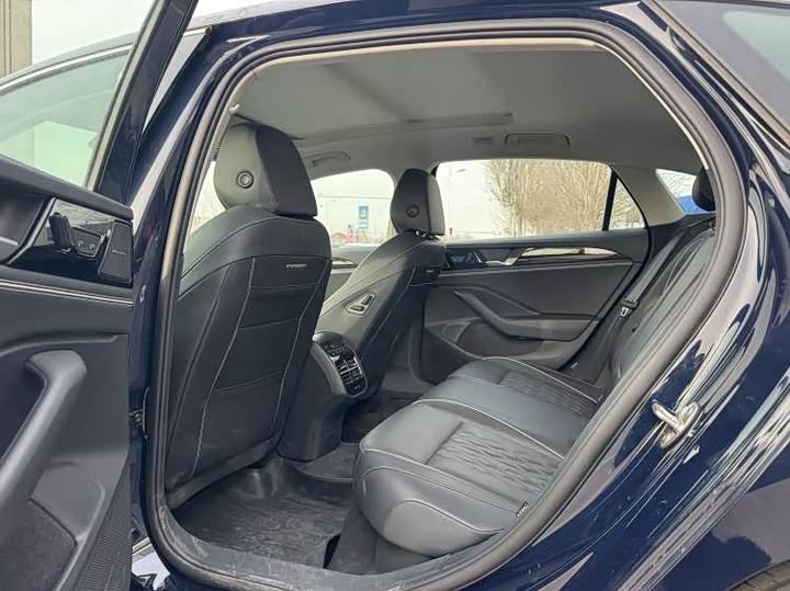 Фото 2 - Volkswagen Magotan