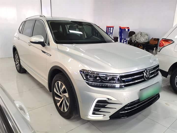 Фото 4 - Volkswagen Tiguan L Hybrid